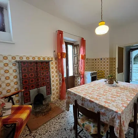 Casetta La Roccia Nel Borgo Di アパート