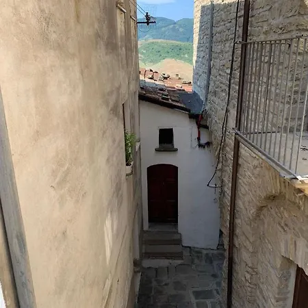 Daire Casetta La Roccia Nel Borgo Di *
