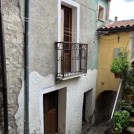 アパート Casetta La Roccia Nel Borgo Di ピエトラペルトーザ